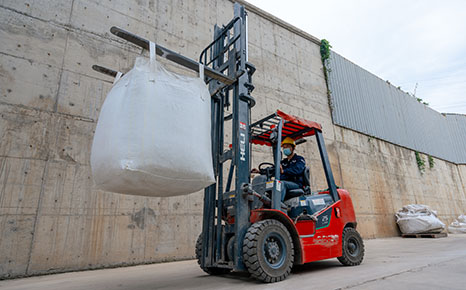 حاويات FIBC: لماذا هي الخيار المفضل للخدمات اللوجستية السائبة؟